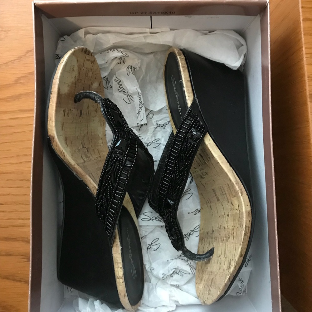 Black wedges